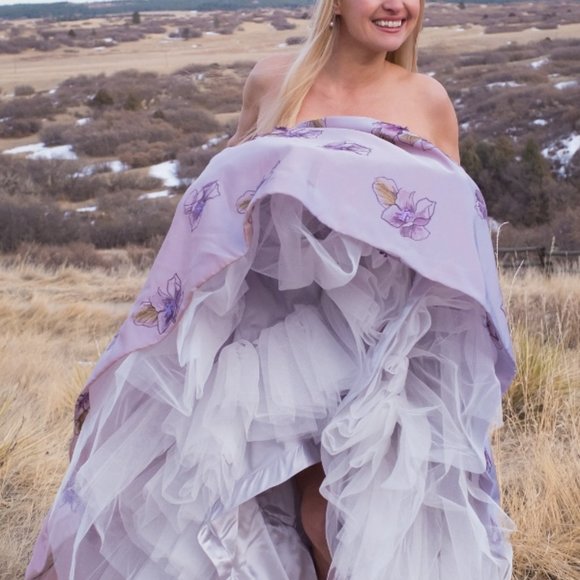 Gorgeous Classic LULY YANG COUTURE Gown - Picture 5 of 7